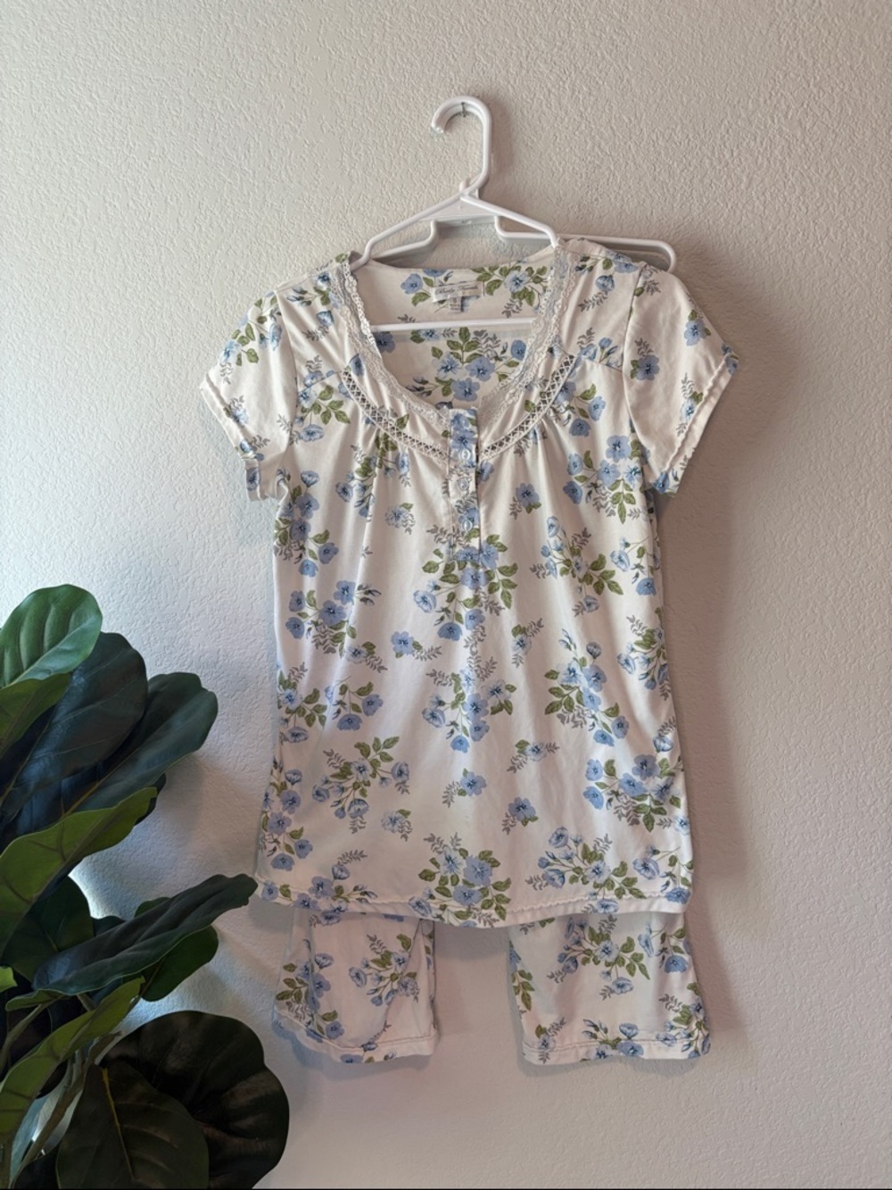 Floral Short Sleeve Pajama Set in white and Light Blue - Women Small